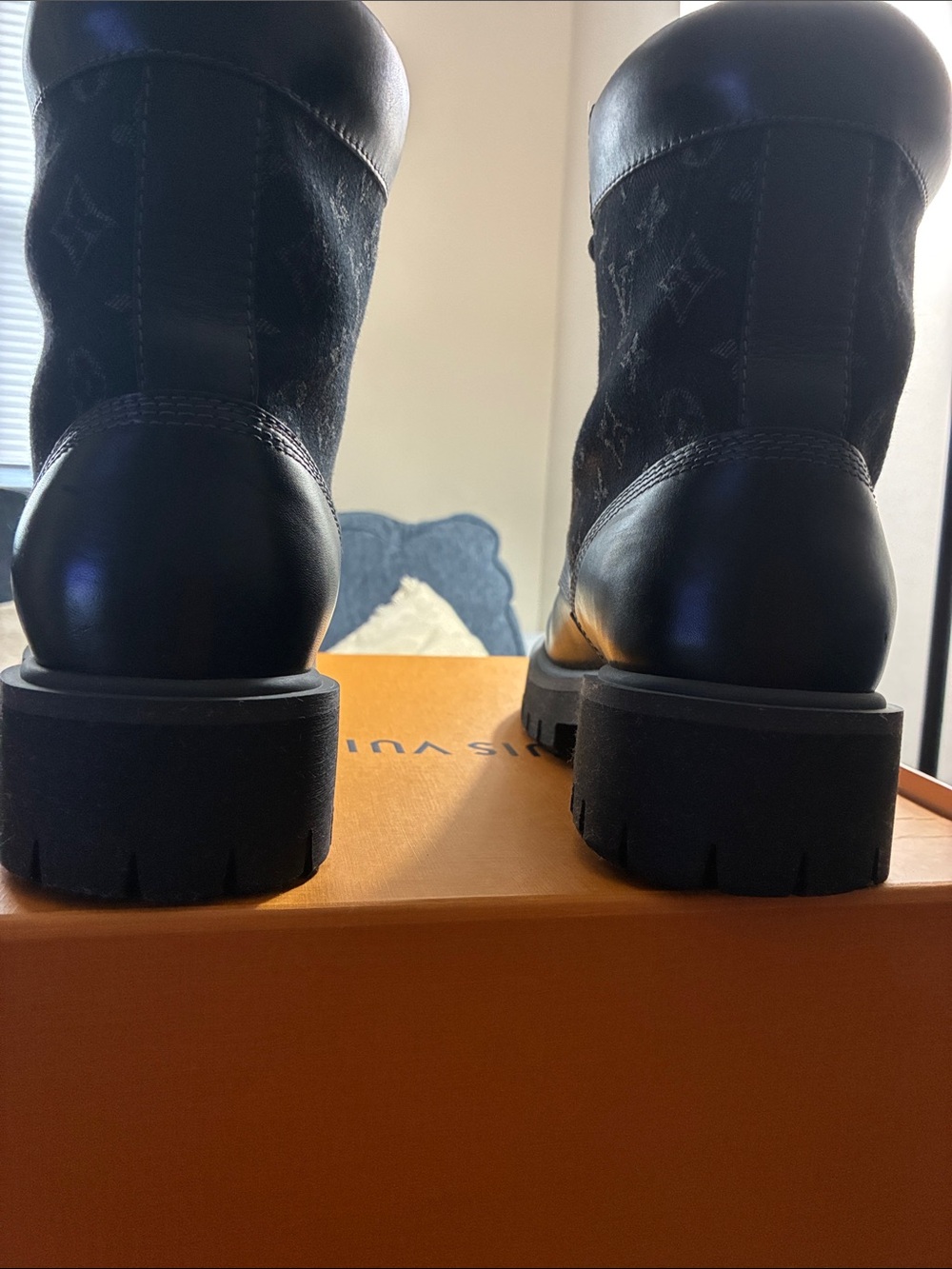 Lv boots - Picture 6 of 6